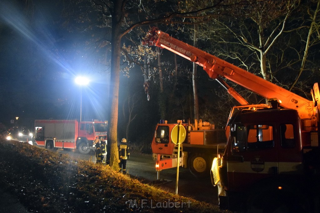 Container LKW umgestuerzt Koeln Brueck Bruecker- Dellbruecker Mauspfad P415.JPG - Miklos Laubert